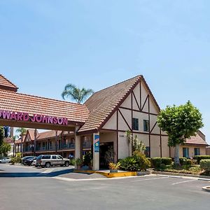 Howard Johnson By Wyndham Norco
